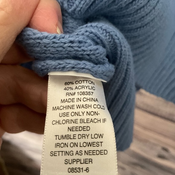 St John’s Bay Women’s sweater Slightly distressed NEW Size Med. - Picture 3 of 5